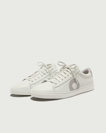 Alternative view of Low 1 | White / Limestone